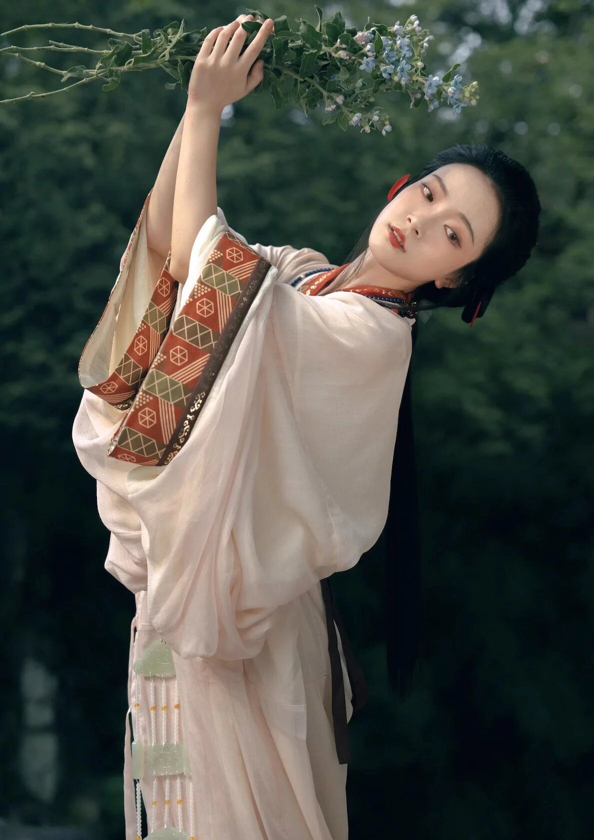 The Splendid World of 10-Year-Old Ancient Hanfu Dress Girls in Antiquity The Splendid World of 10-Year-Old Ancient Hanfu Dress Girls in Antiquity