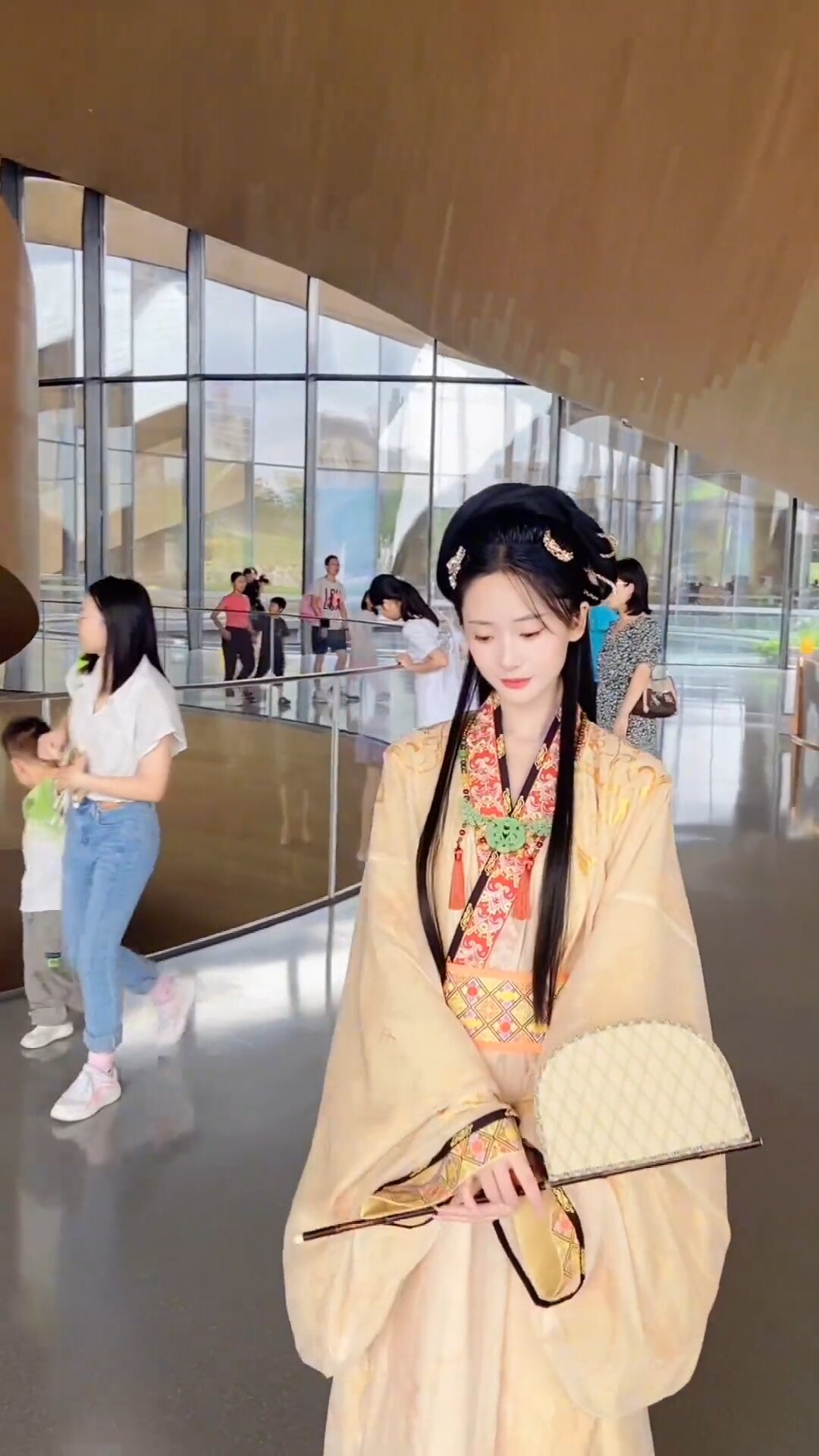 Little Girl in Song-Style Hanfu:A Glimpse into Traditional Chinese Beauty Little Girl in Song-Style Hanfu:A Glimpse into Traditional Chinese Beauty