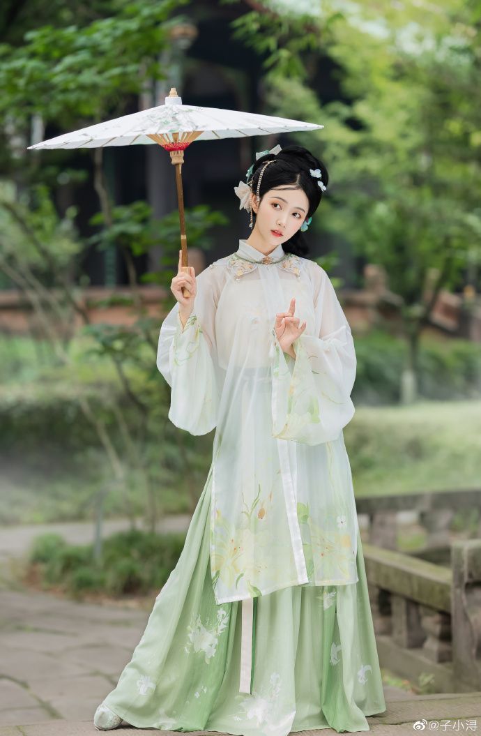 The Elegance of Gown-Style Heels with Cheongsam-Inspired Accessories
