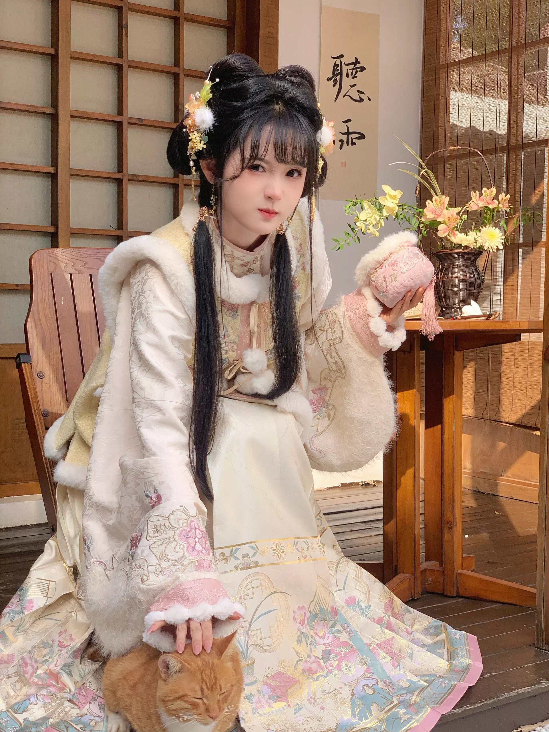 Elegant Girl in Traditional Hanfu Dress:The Rise of Hanfu Fashion in Modern Times Elegant Girl in Traditional Hanfu Dress:The Rise of Hanfu Fashion in Modern Times