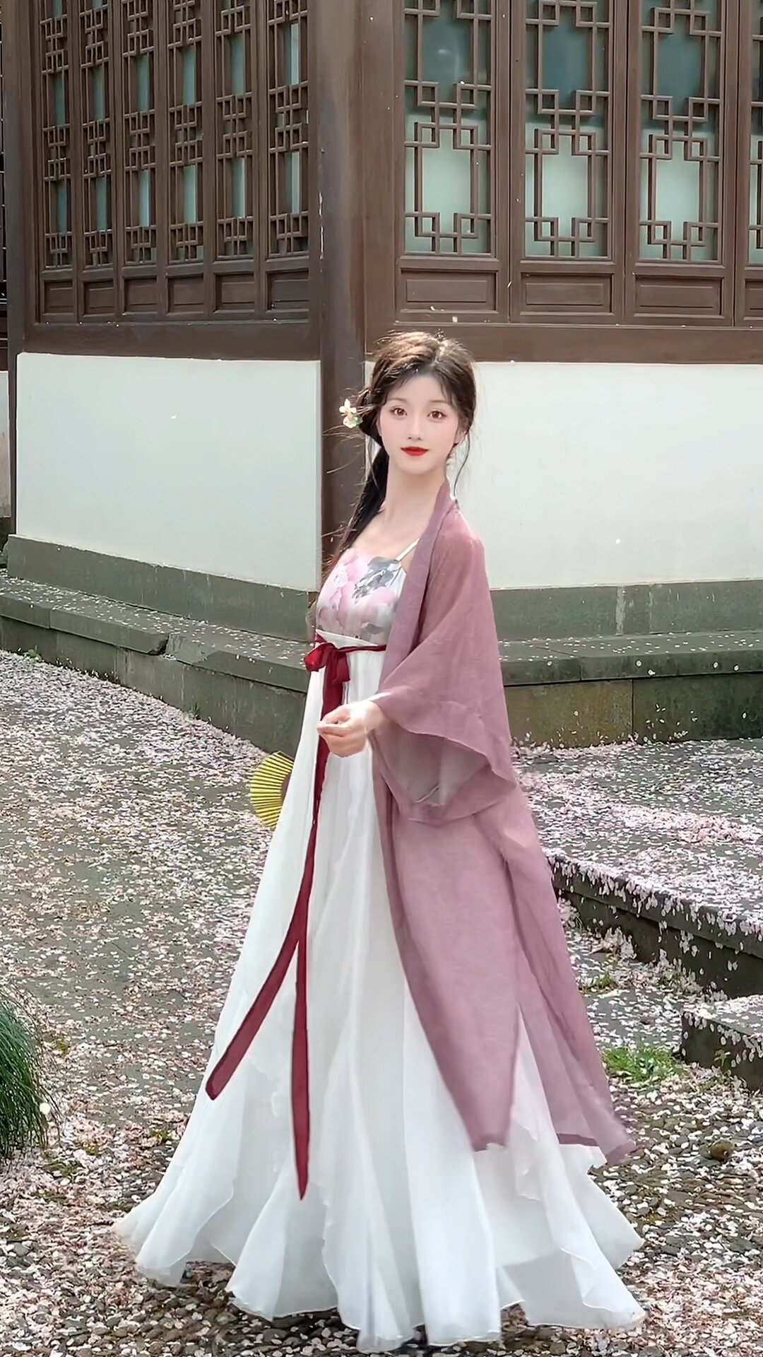 Shanghais Latest Qipao Styles:Embracing the Beauty of Silk Shanghais Latest Qipao Styles:Embracing the Beauty of Silk