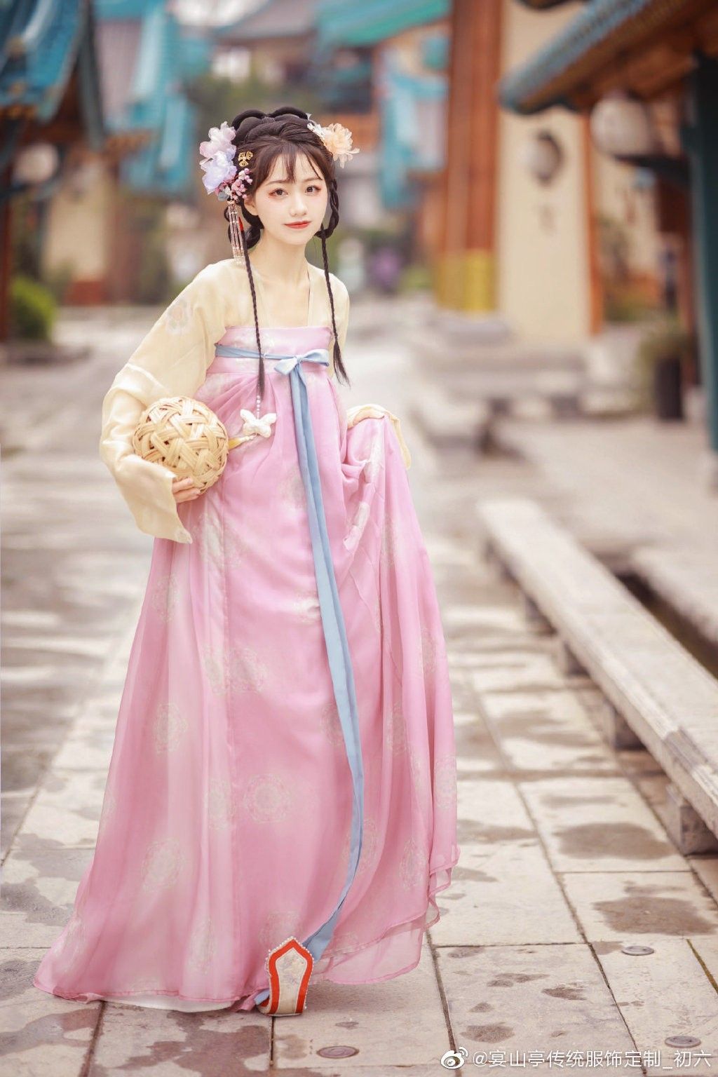 Eight-Eight-Seven Winter Traditional Chinese Hanfu Fashion:A Journey Through Time