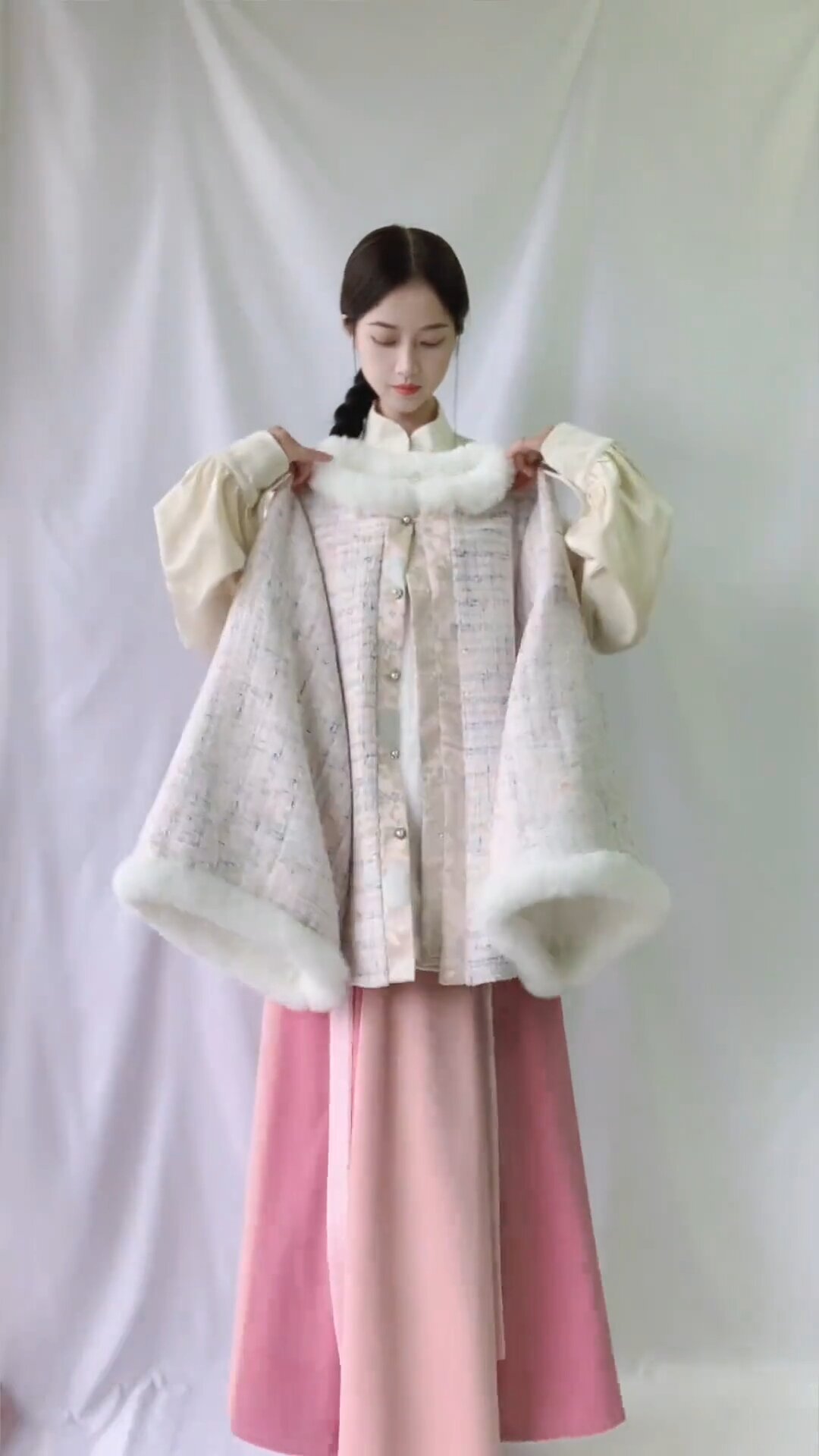 A Little Girl in a Fairy-like Hanfu:The Enchantment of Traditional Chinese Attire A Little Girl in a Fairy-like Hanfu:The Enchantment of Traditional Chinese Attire
