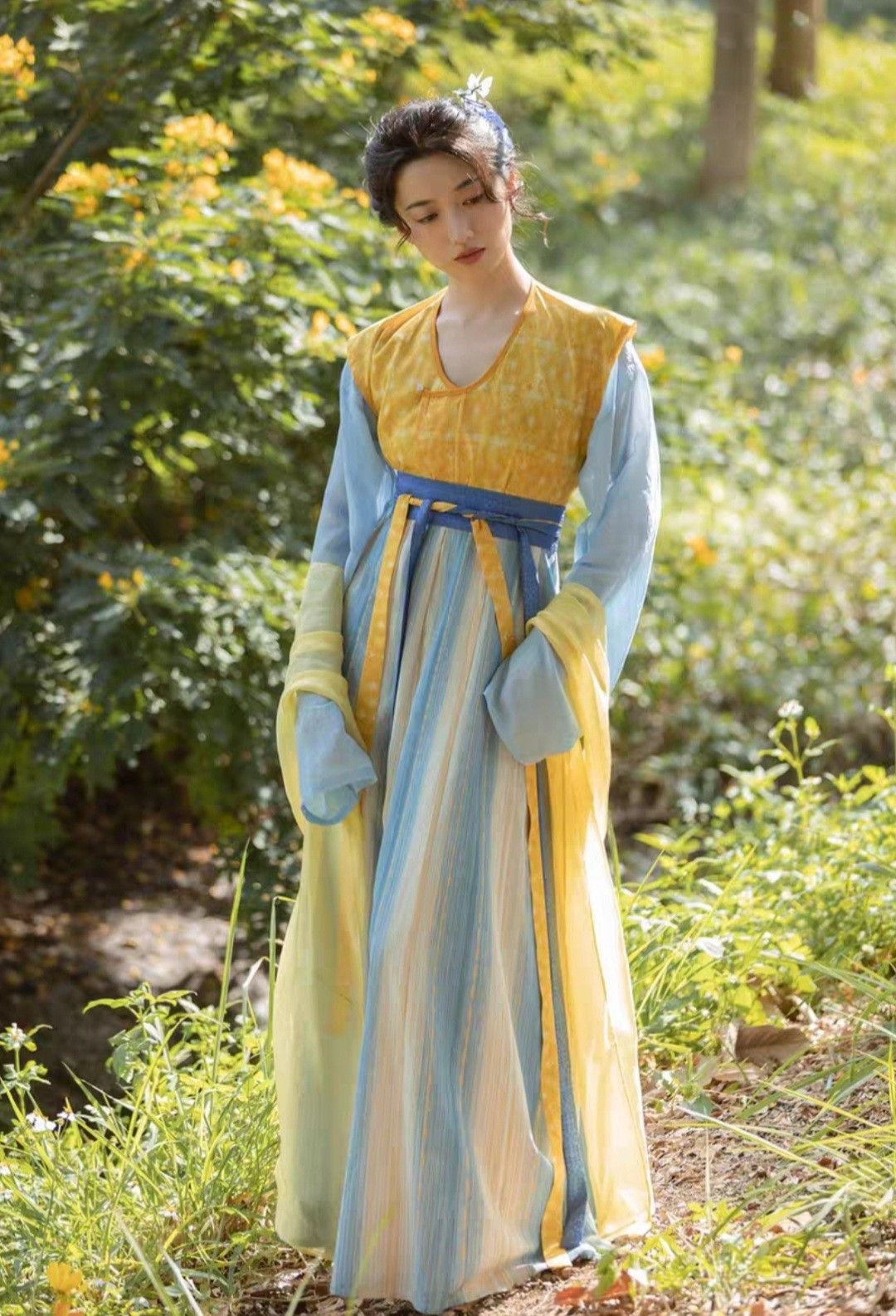 The Charm of Hanfu Fashion:Square-necked Short Jackets The Charm of Hanfu Fashion:Square-necked Short Jackets