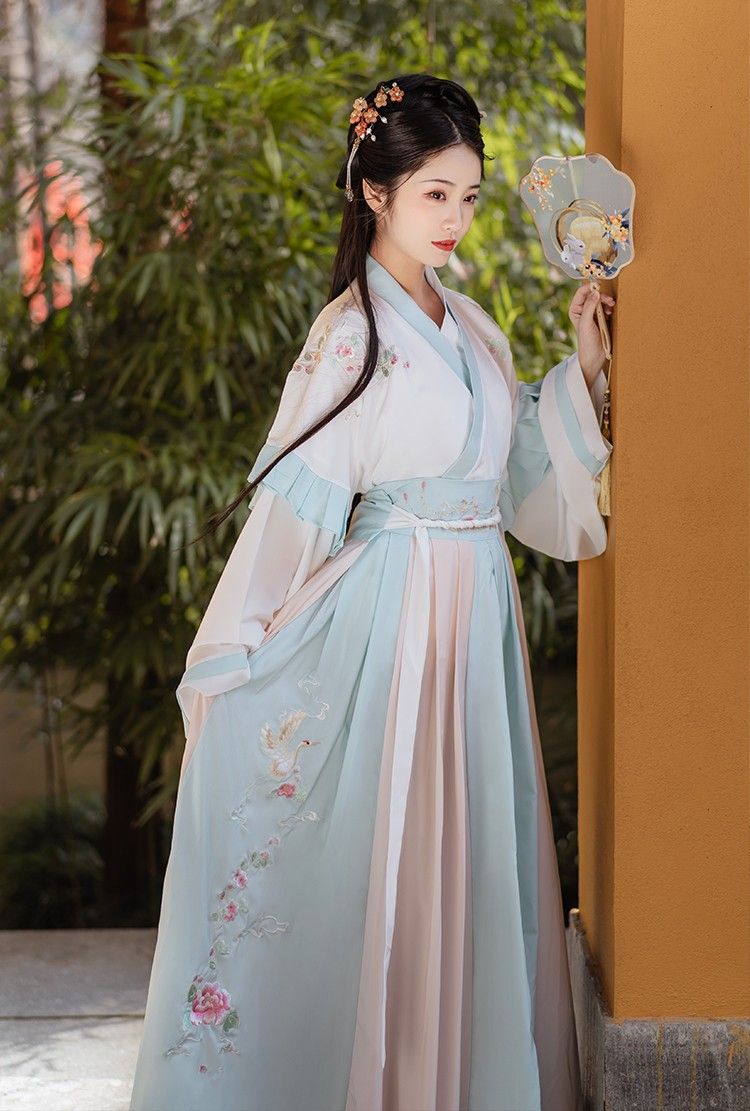 Childrens Chinese-Style Performance Dress:The Charm of Horseface Skirt Childrens Chinese-Style Performance Dress:The Charm of Horseface Skirt