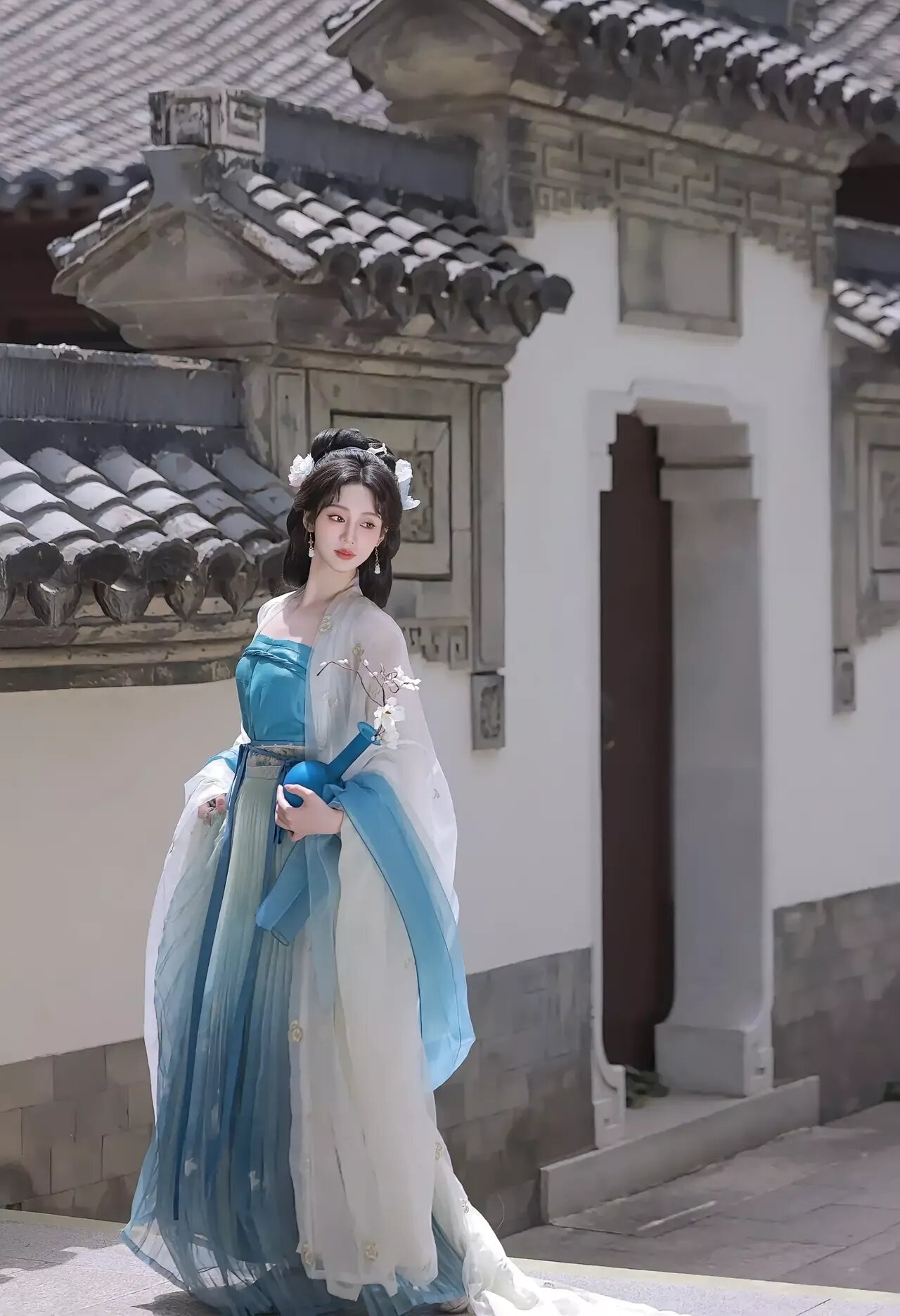 Spring and Autumn Style Tang Costume for Young Women:Embracing the Chinese Fashion Spring and Autumn Style Tang Costume for Young Women:Embracing the Chinese Fashion