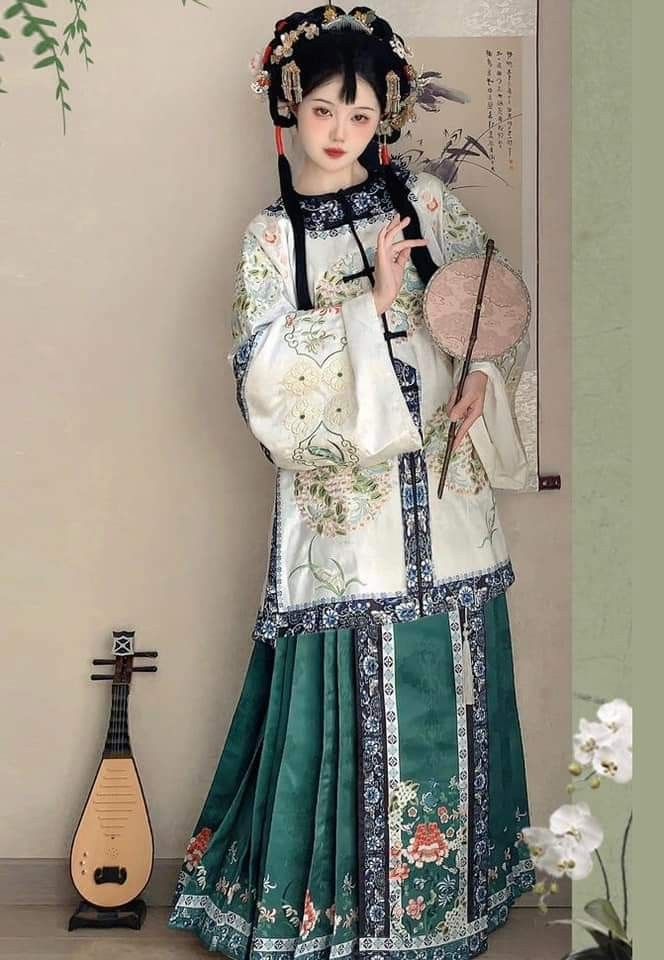 The Enigma of Horseface Skirt with Waist Pendants:A Cultural Exploration The Enigma of Horseface Skirt with Waist Pendants:A Cultural Exploration
