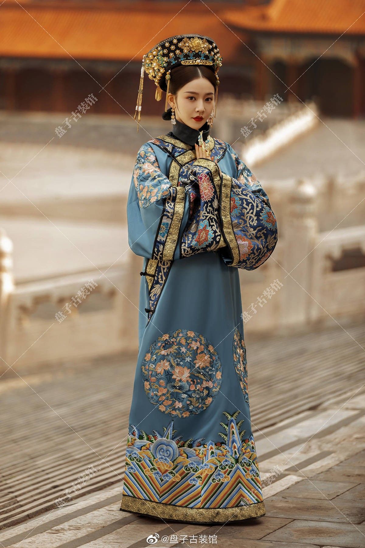 Embracing the Elegance of Cheongsam Collars:A Guide to Accessories and Styling