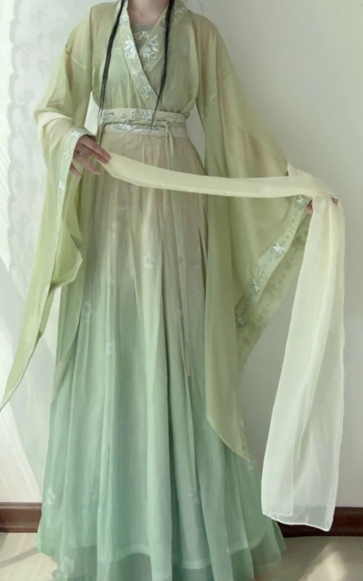 Cháng s Ancient Hanfu Fashion:A Glimpse into the Beauty of Traditional Chinese Culture Cháng s Ancient Hanfu Fashion:A Glimpse into the Beauty of Traditional Chinese Culture