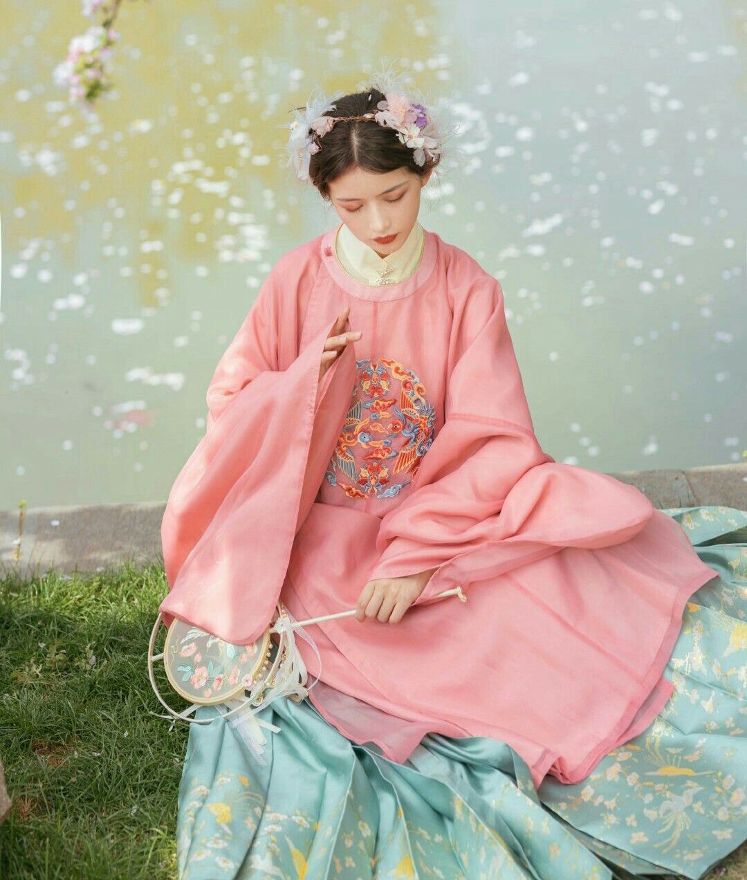 The鱼尾修身旗袍,传统与现代的完美融合 The鱼尾修身旗袍,传统与现代的完美融合