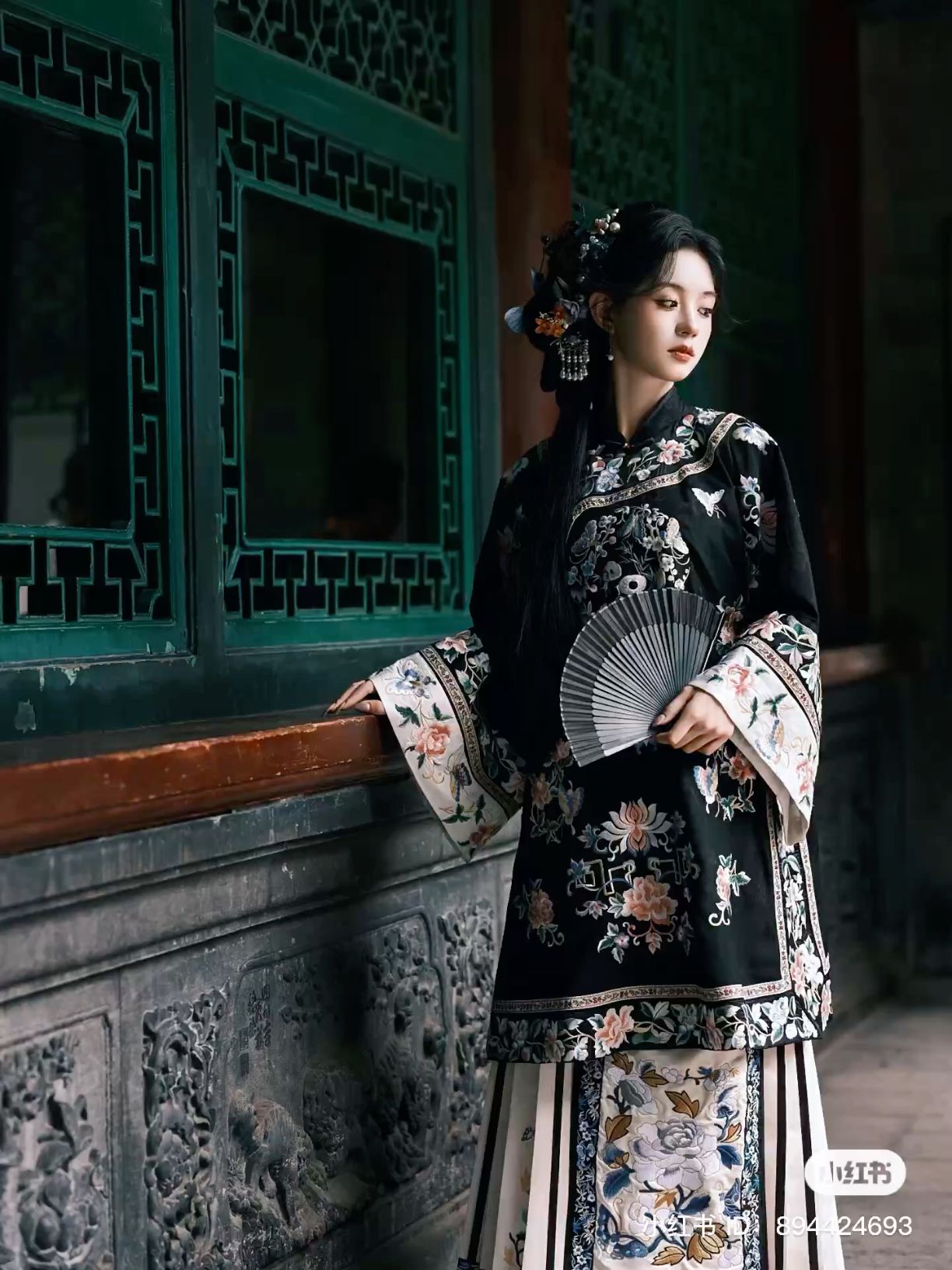 The Dominating Presence of a 12-Year-Old in Traditional Hanfu Fashion The Dominating Presence of a 12-Year-Old in Traditional Hanfu Fashion
