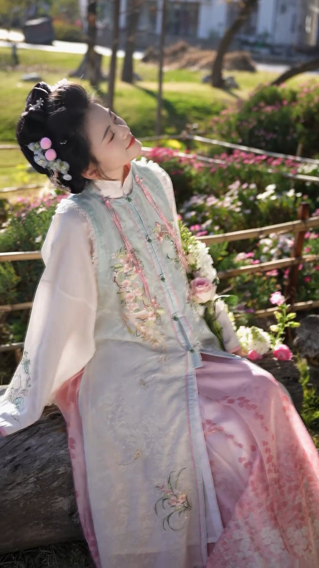 Vintage Cheongsam with Embellished Placket and Gorgeous Hanging Decorations Vintage Cheongsam with Embellished Placket and Gorgeous Hanging Decorations