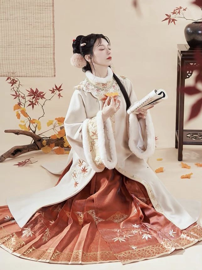Traditional Placket-Fronted Horseface Skirt Ensemble:A Blend of Elegance and Heritage Traditional Placket-Fronted Horseface Skirt Ensemble:A Blend of Elegance and Heritage