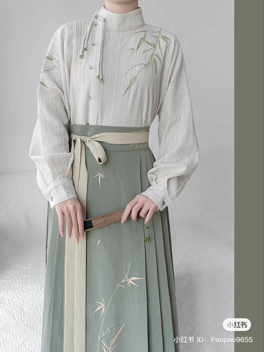 The Cross-Collared Blouse in Traditional Chinese Womens Hanfu Fashion The Cross-Collared Blouse in Traditional Chinese Womens Hanfu Fashion