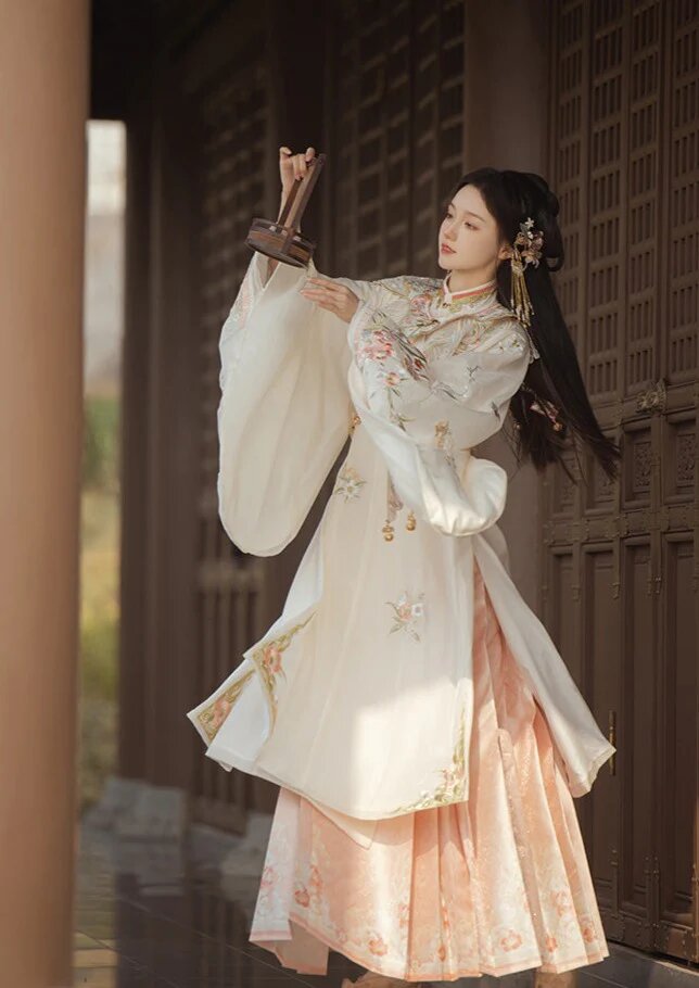 The Subtle Charm of Hidden Buttons in Traditional Hanfu Clothing