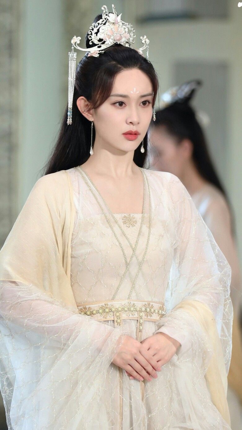 Hanfu Traditional Chinese Costume in a Modern Short-sleeved Tee Hanfu Traditional Chinese Costume in a Modern Short-sleeved Tee