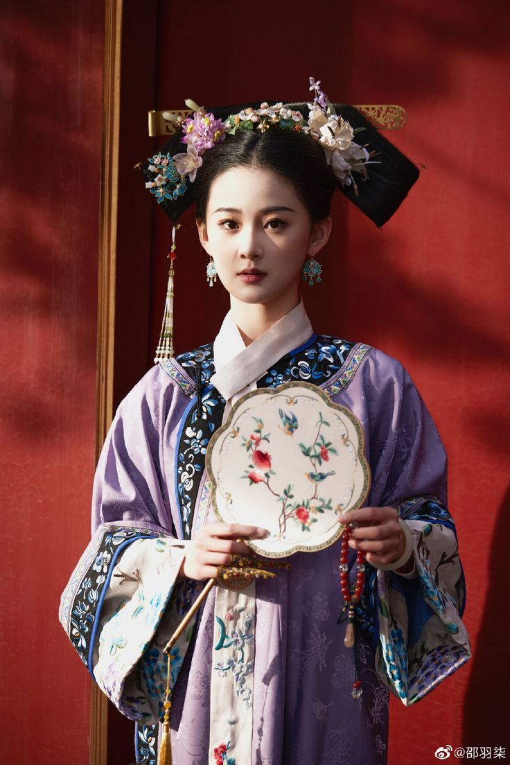 The Splendor of Cherry Blossoms in Traditional Hanfu Fashion The Splendor of Cherry Blossoms in Traditional Hanfu Fashion