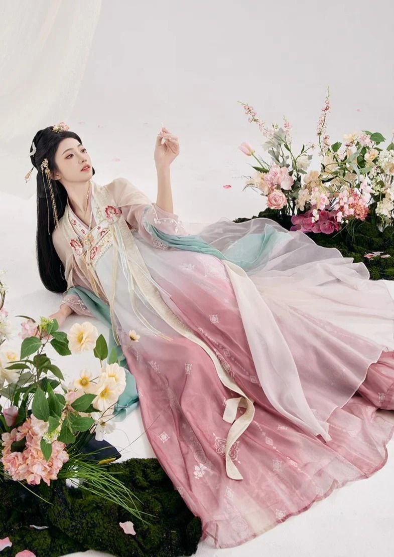 Elegant Girls Long-Sleeve Hanfu Costumes:The Charm of Traditional Chinese Attire for Young Girls Elegant Girls Long-Sleeve Hanfu Costumes:The Charm of Traditional Chinese Attire for Young Girls