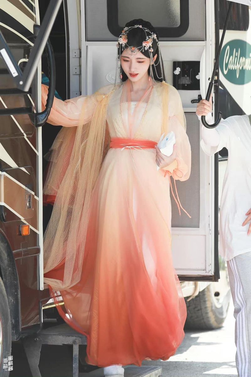 Cheongsam Maternity-Child Ensemble:Embracing Traditional Chinese Elegance