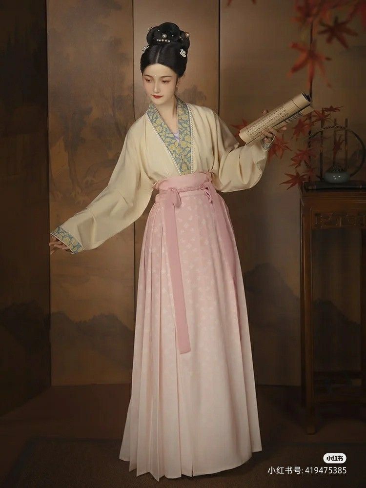 Teenage Elegance:14-Year-Olds Summer Fashion in Traditional Chinese Hanfu Teenage Elegance:14-Year-Olds Summer Fashion in Traditional Chinese Hanfu