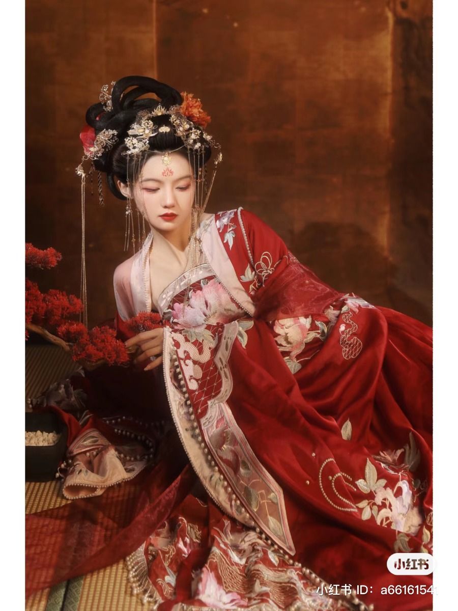 Everyday Wearability of Modern Chinese Cheongsam:The Allure of Black Qipao Everyday Wearability of Modern Chinese Cheongsam:The Allure of Black Qipao