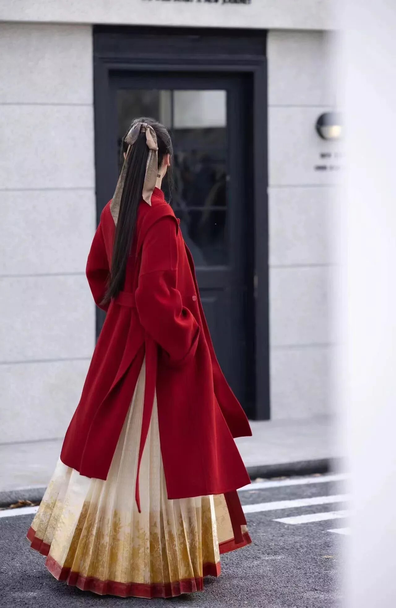The Splendor of Hanfu:Red彼岸花 in a Womans World