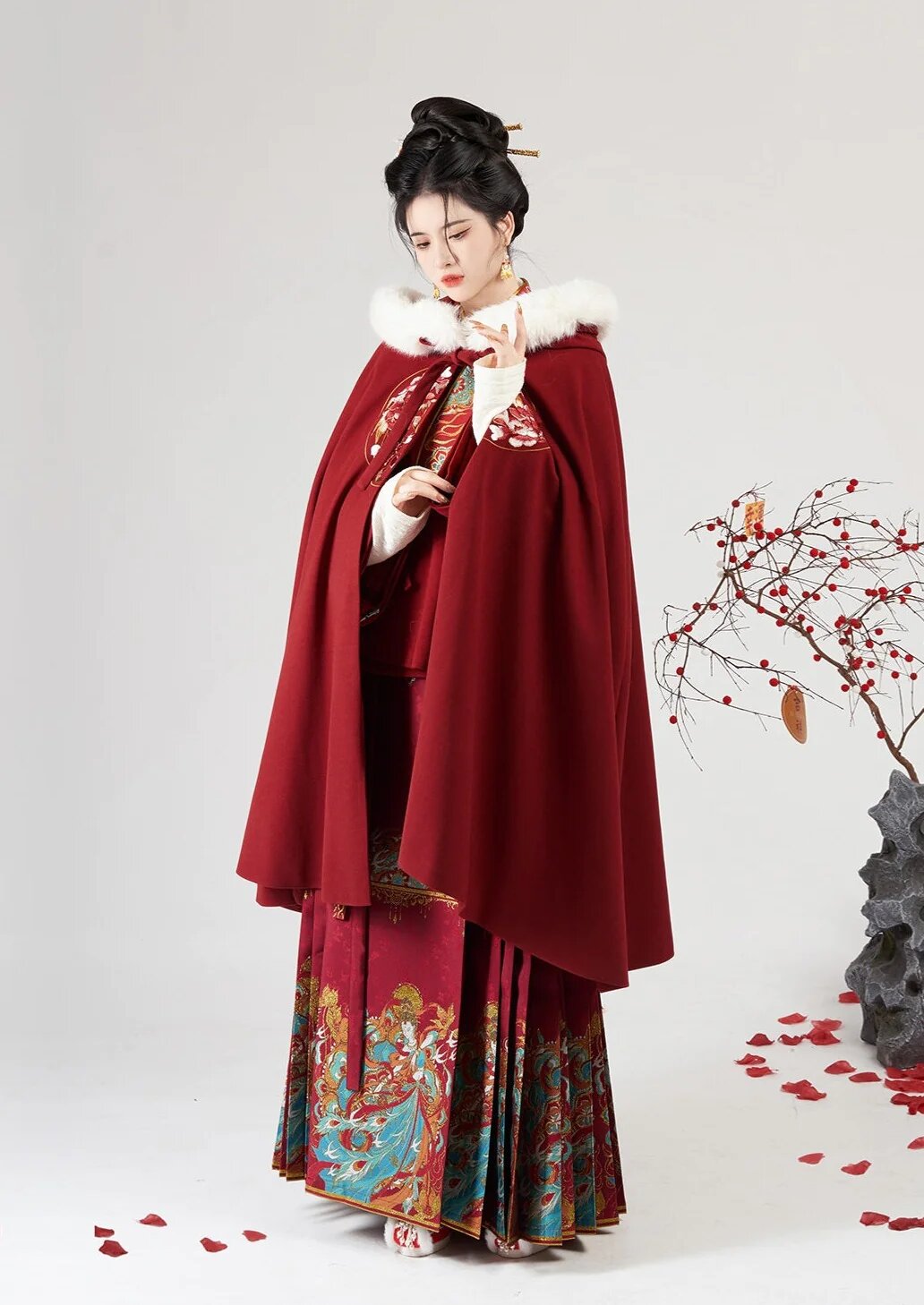 Worry-Free Elegance:The Splendor of Hanfu at Wuyuguan