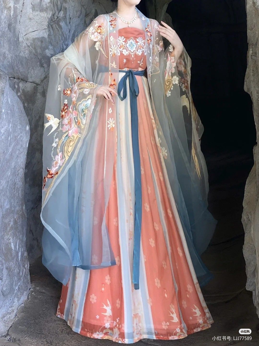 Summer Comfort in Traditional Hanfu for Primary School Girls