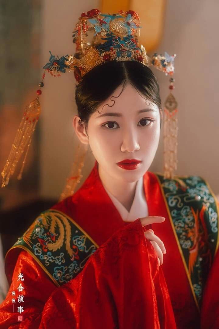 The New Chinese Style of Neck-hanging Cheongsam:A Blend of Tradition and Modernity The New Chinese Style of Neck-hanging Cheongsam:A Blend of Tradition and Modernity