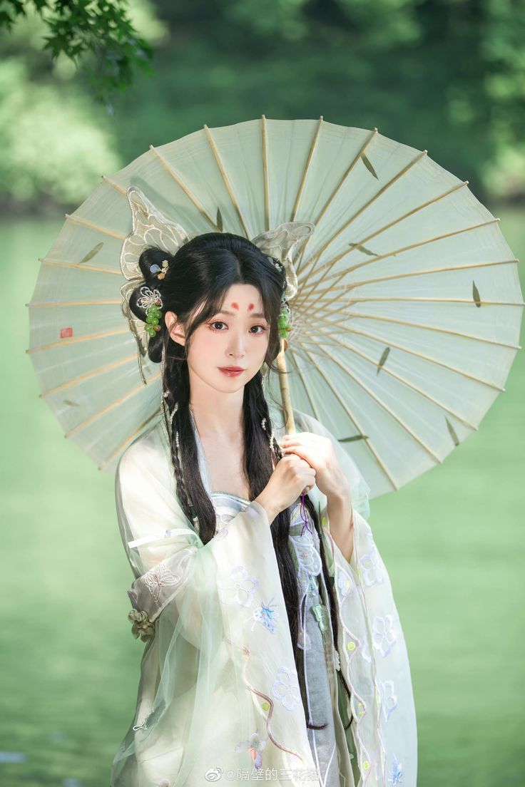 Wang Karays Tangzhuang Fashion:Exploring the Allure of Traditional Chinese Clothing Wang Karays Tangzhuang Fashion:Exploring the Allure of Traditional Chinese Clothing