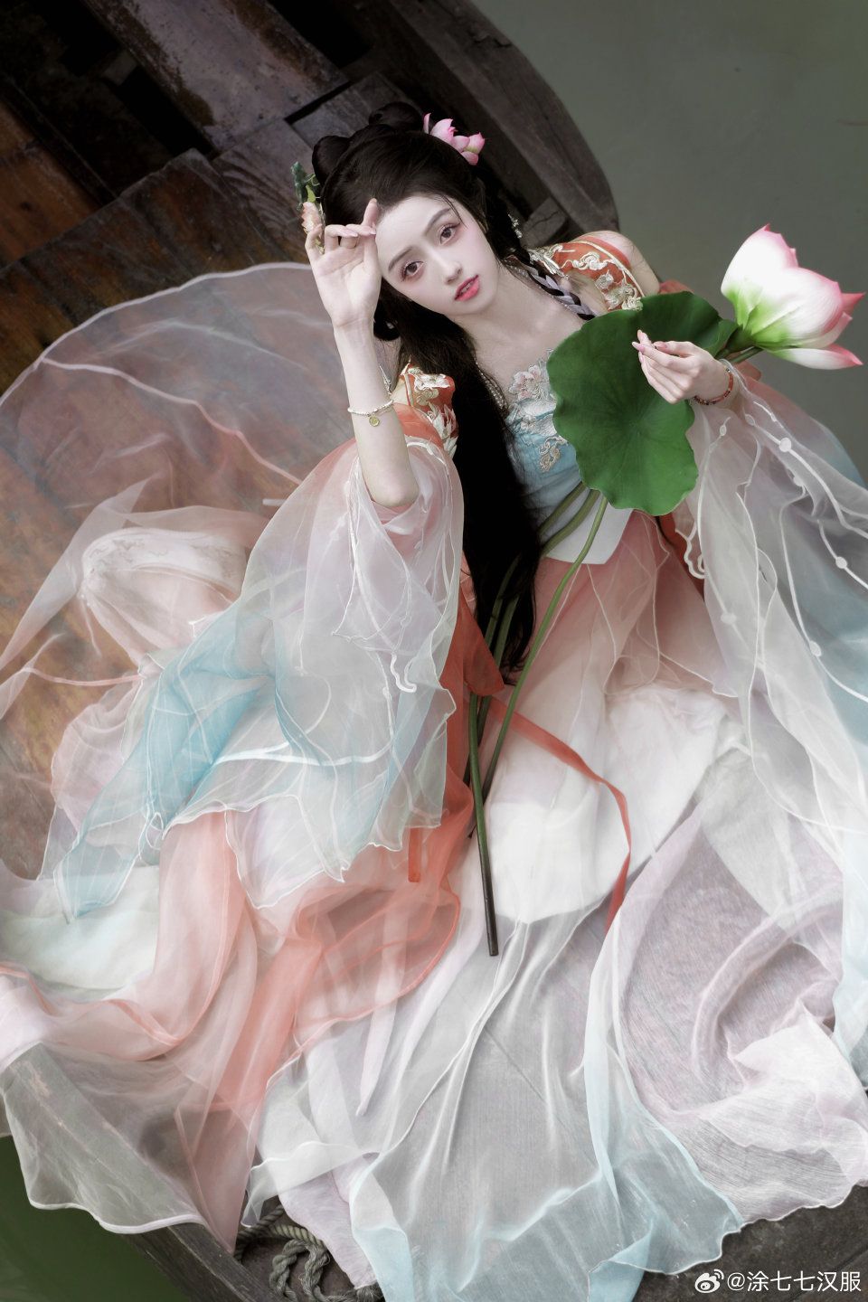 Autumn Winter Fashion:The Allure of Horseface Skirt Blouses Autumn Winter Fashion:The Allure of Horseface Skirt Blouses