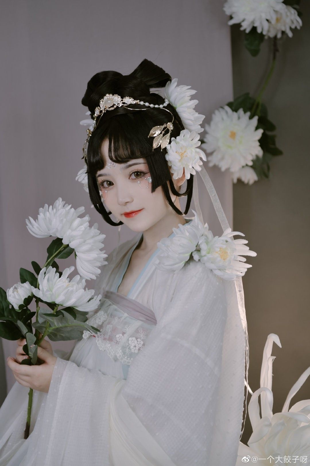 The Splendor of Traditional Chinese Hanfu with Elaborate Embroidery The Splendor of Traditional Chinese Hanfu with Elaborate Embroidery
