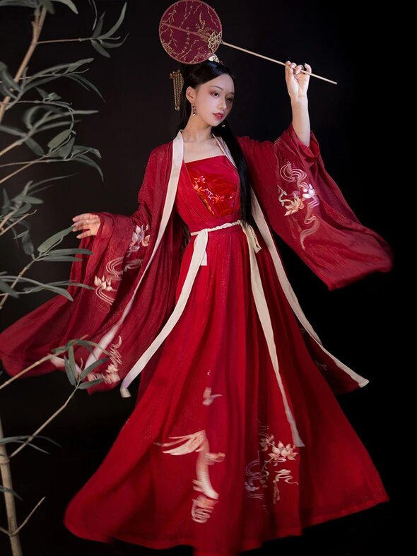 Children in Traditional Hanfu Makeup and Costume:Embracing the Cultural Heritage