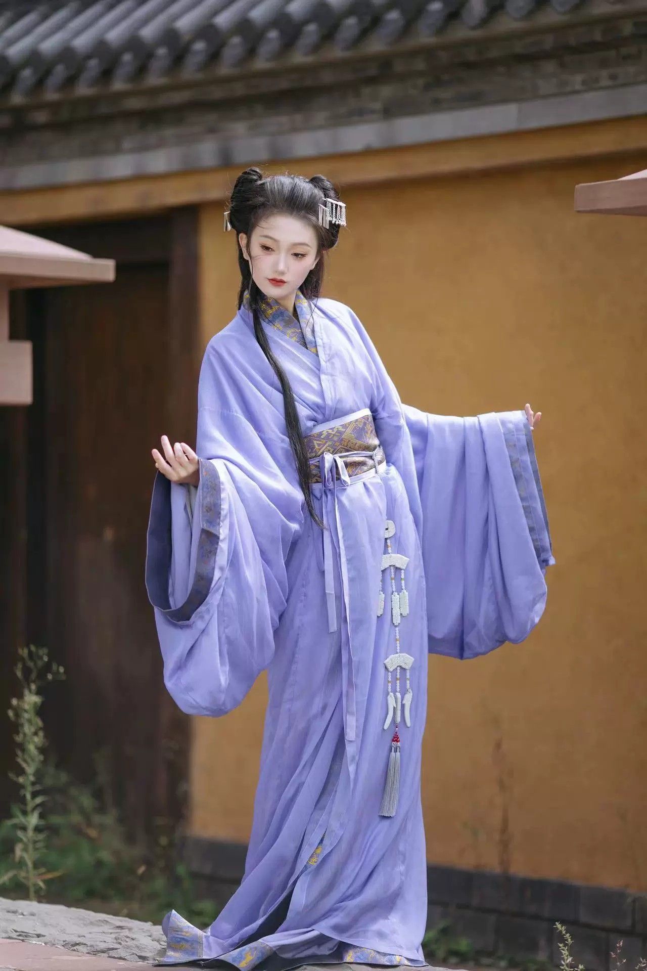 Blessings of the Heavenly Officials:The Union of Traditional Hanfu and Modern Style Blessings of the Heavenly Officials:The Union of Traditional Hanfu and Modern Style