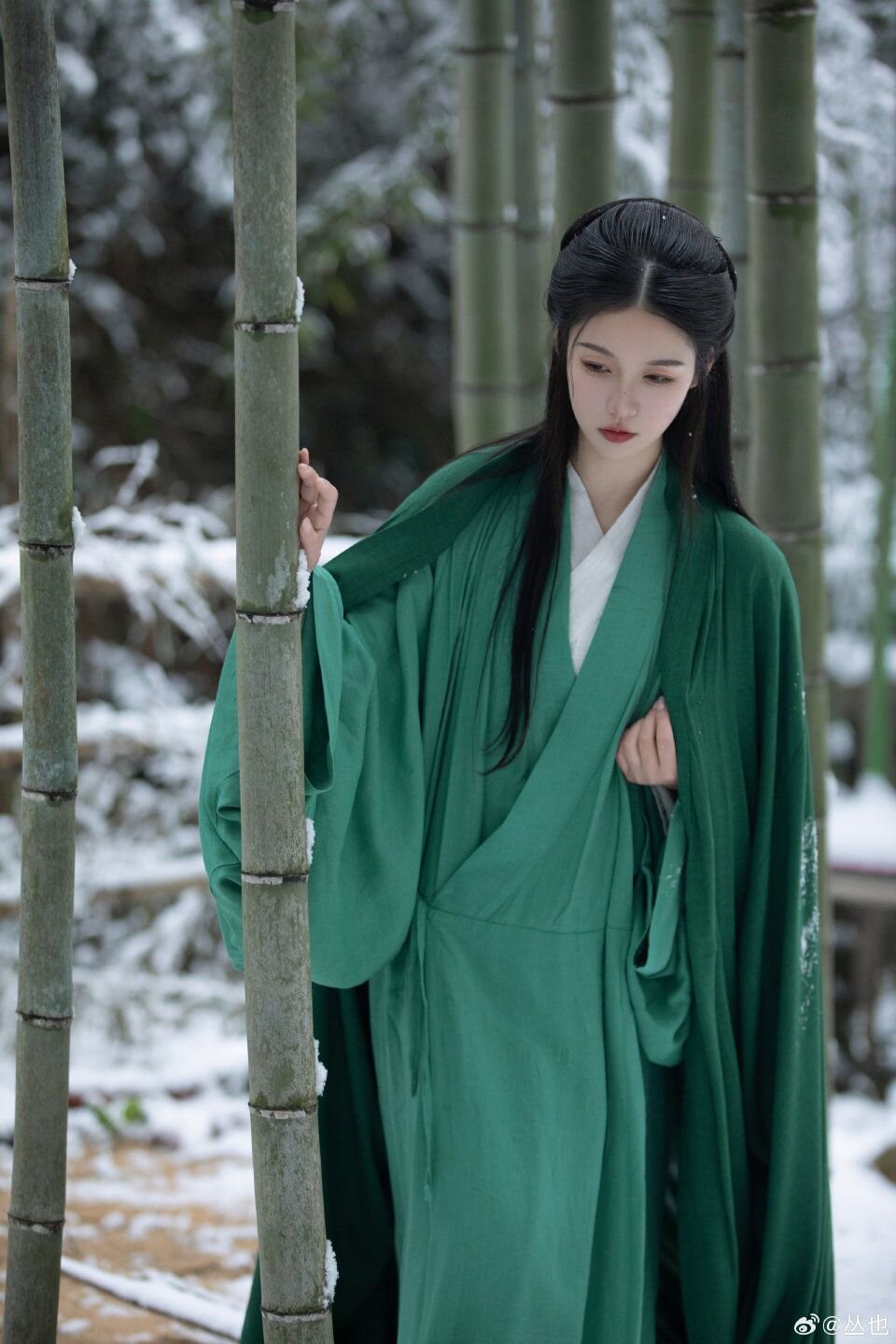 The Beauty of Green Waters and Green Hills:Embracing the Splendor of Qipao