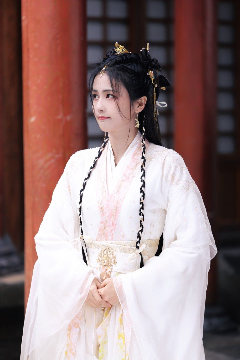 The Splendor of Red and White Hanfu:Unveiling the Traditional Beauty of Chinese Clothing