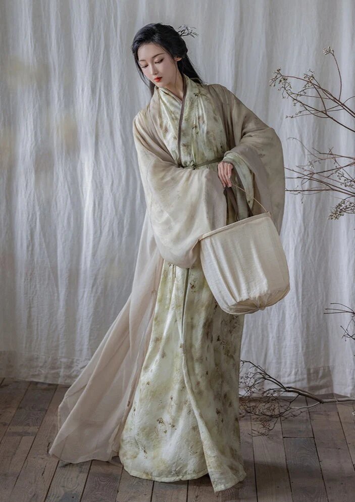 The Evolution of Qipao:Exploring the Post-Zhuo Qipao Fashion