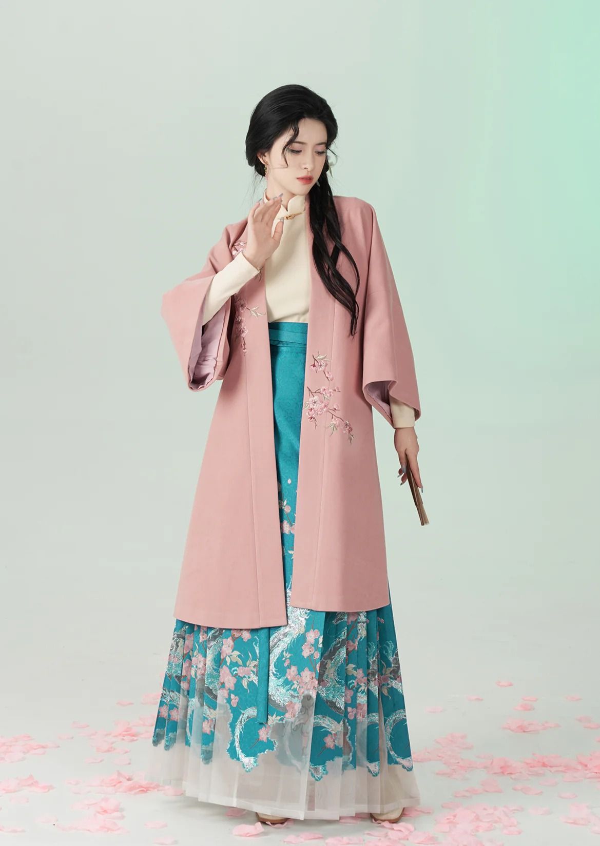 The Revival of Hanfu:Traditional Chinese Attire in Modern Context