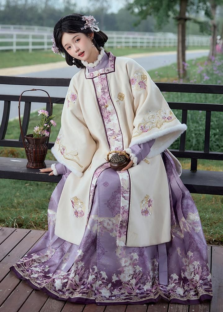 The Complete Set of Yaos Traditional Hanfu Fashion:A Cultural Journey The Complete Set of Yaos Traditional Hanfu Fashion:A Cultural Journey