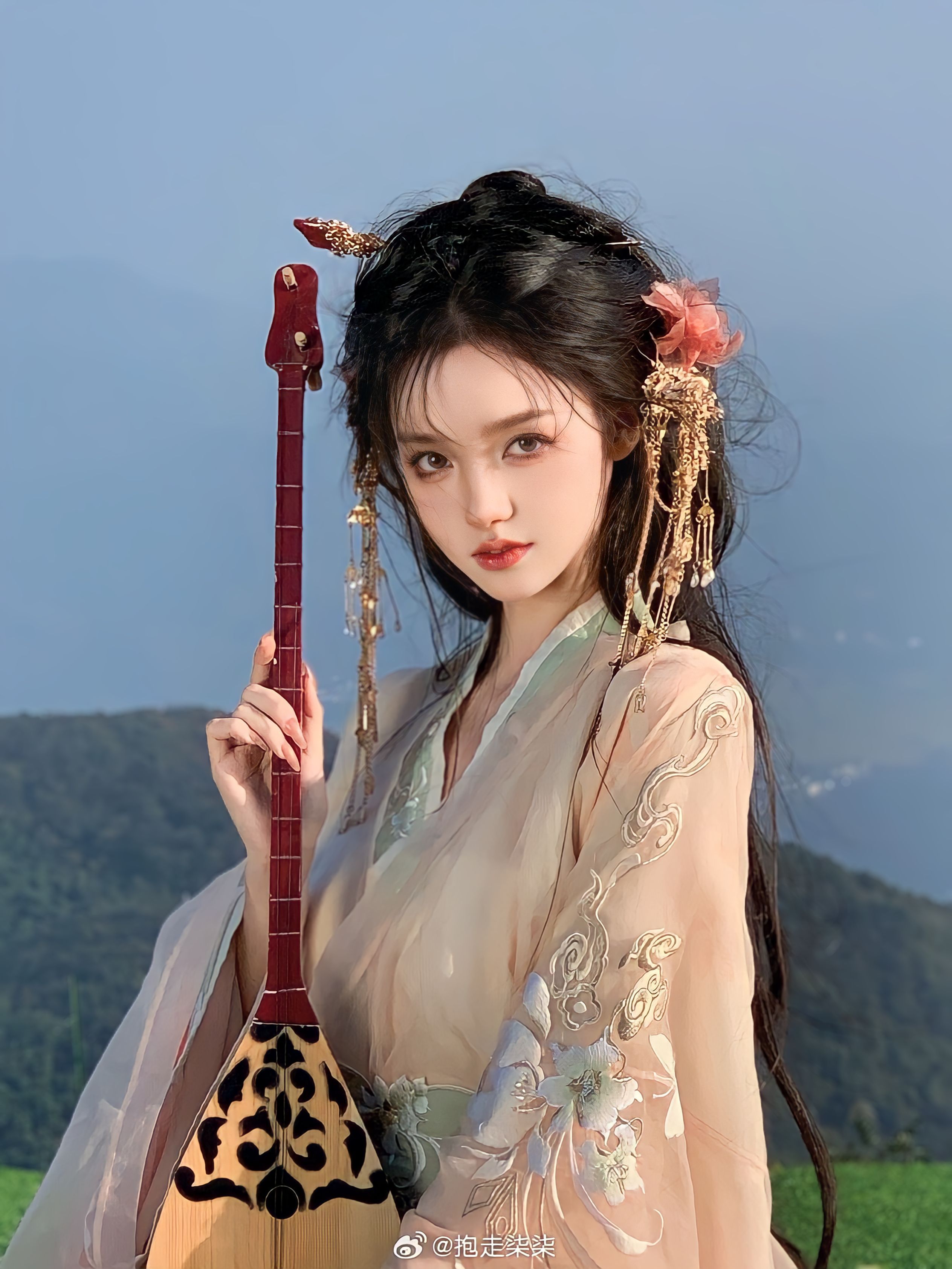 The Splendor of Cheongsam:The Story of Silk The Splendor of Cheongsam:The Story of Silk