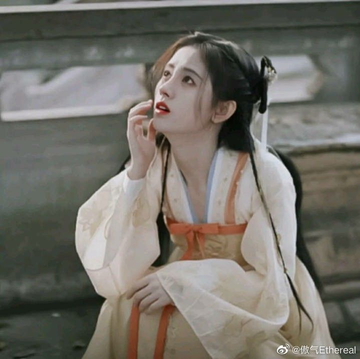 Tall Beauty in a Cheongsam:The Engagement Ceremony Tall Beauty in a Cheongsam:The Engagement Ceremony