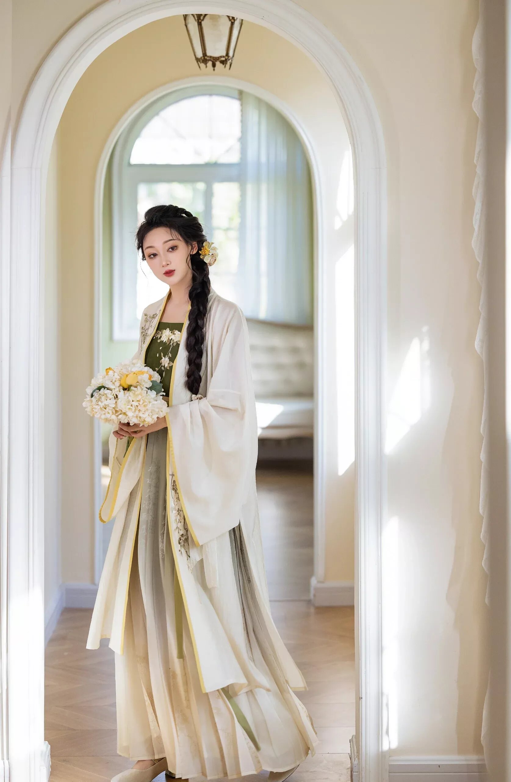 The Yellow Chinese Cheongsam:A Traditional Beauty The Yellow Chinese Cheongsam:A Traditional Beauty