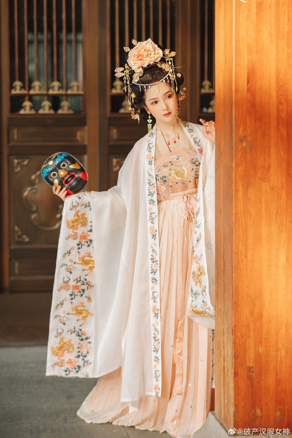 High-Value Charm Bracelets Embodying the Splendor of Traditional Hanfu Fashion