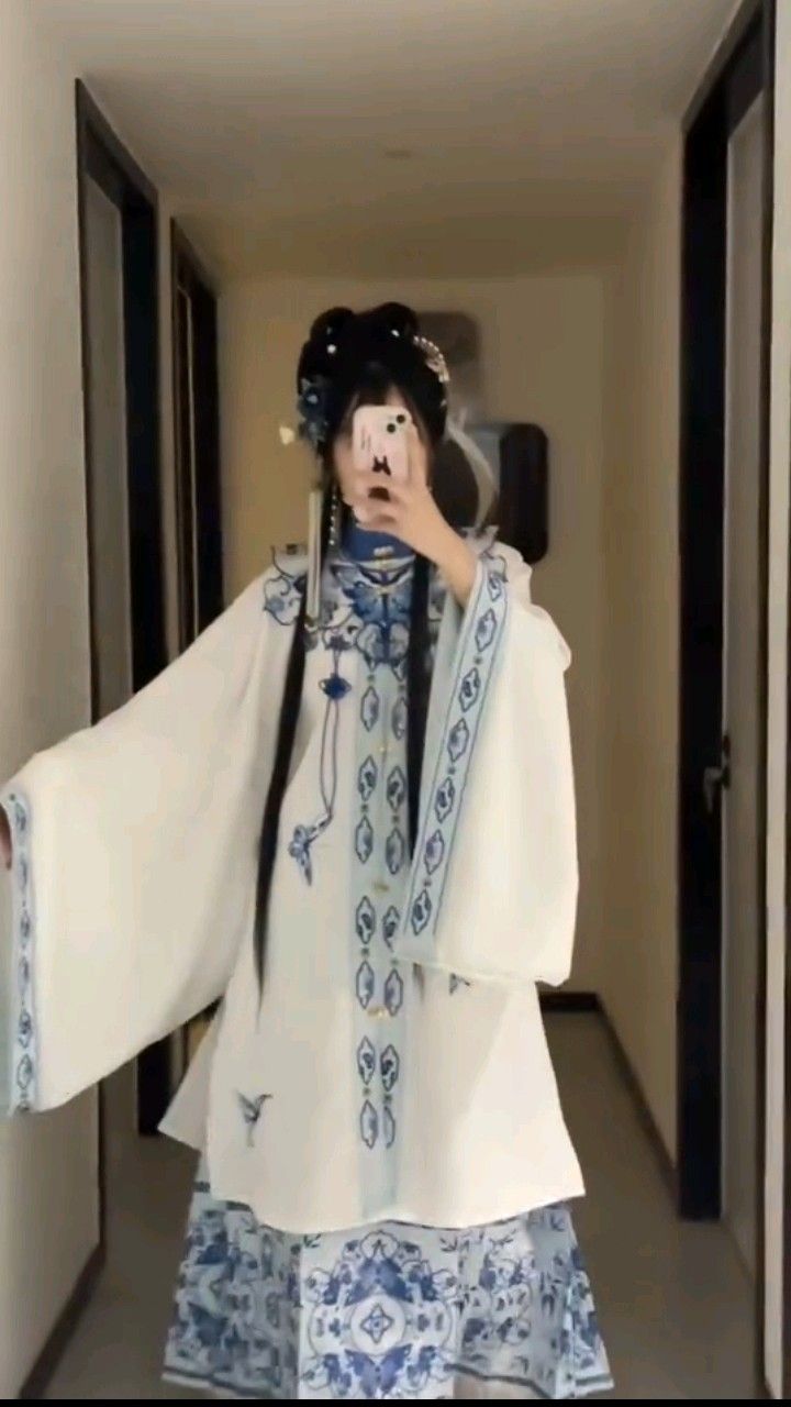 Chinese-Style Tang Suit for Modern Young Women:Embracing Traditional Elegance