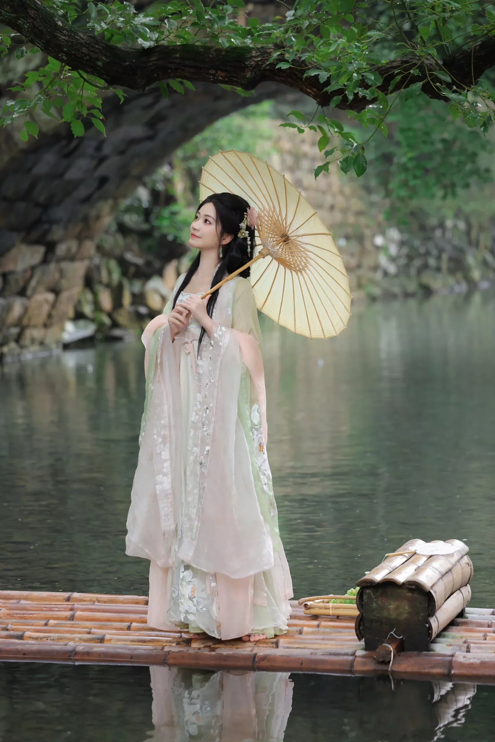 Enchanting Beauty in Ancient Chinese Fashion:The Princess in a Super-Aesthetic Adult Hanfu Costume