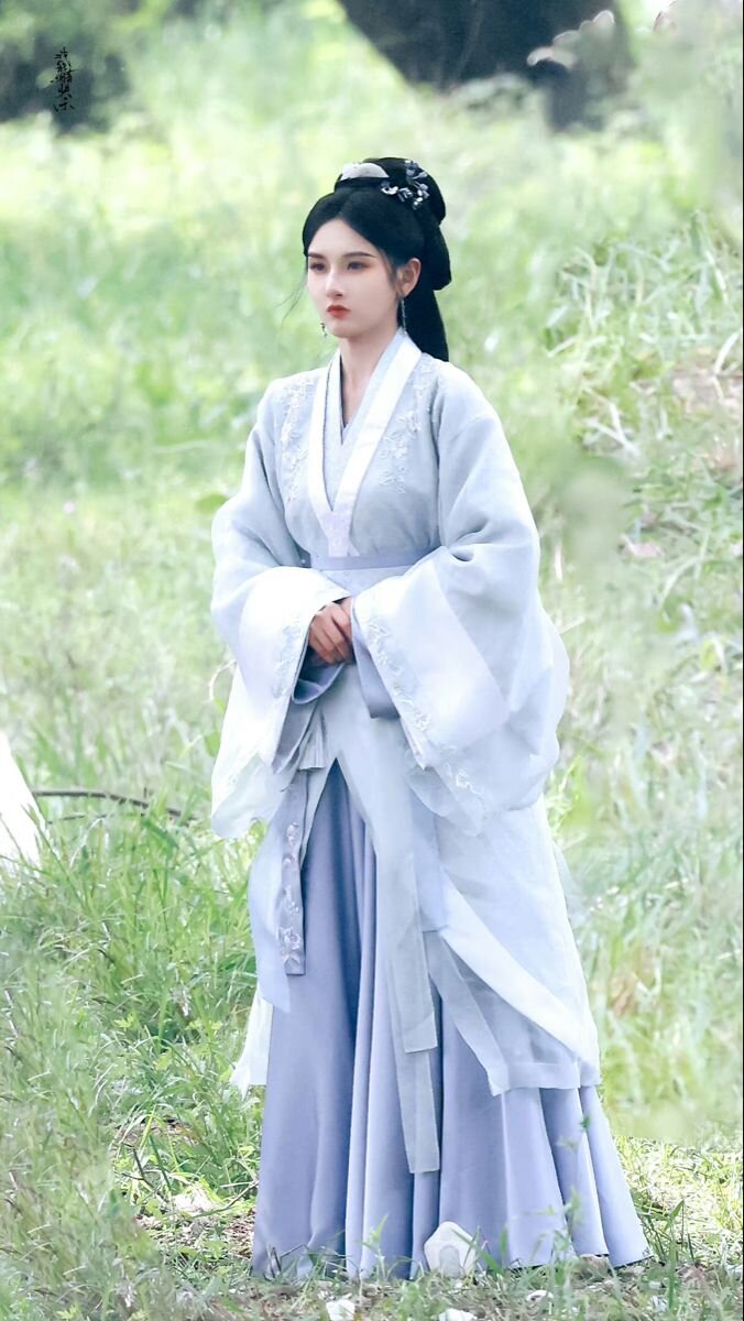 Chinese-Style Womens Tang Suit:Embracing Traditional Elegance in Modern Fashion