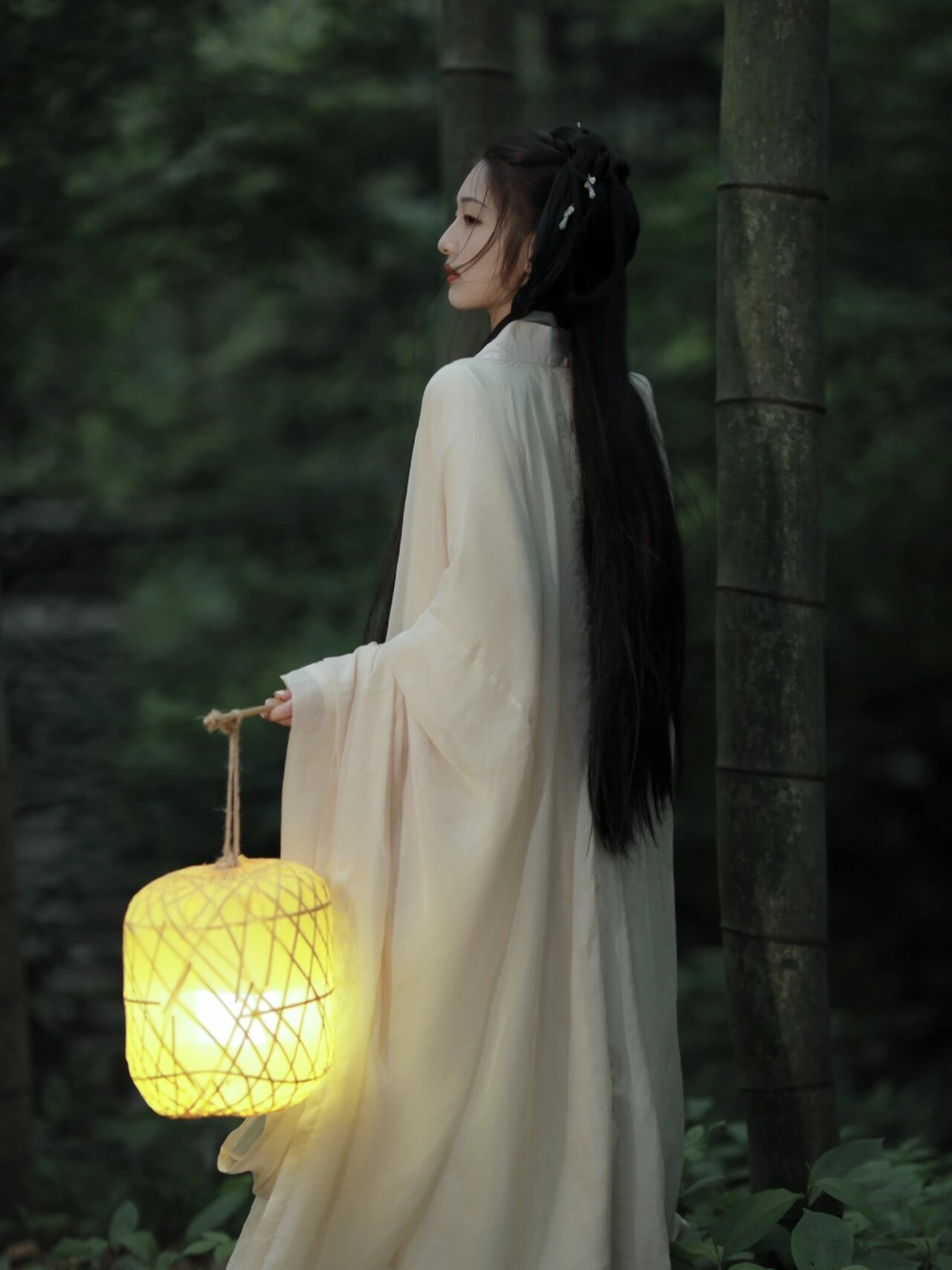 The Revival of Hanfu:A Closer Look at the Qiqiao Clothes with Crossed Collars The Revival of Hanfu:A Closer Look at the Qiqiao Clothes with Crossed Collars