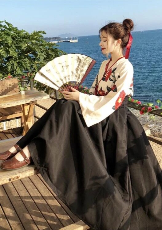 Qipao-Style Childrens Dress in the Chinese Nationalist Era Qipao-Style Childrens Dress in the Chinese Nationalist Era
