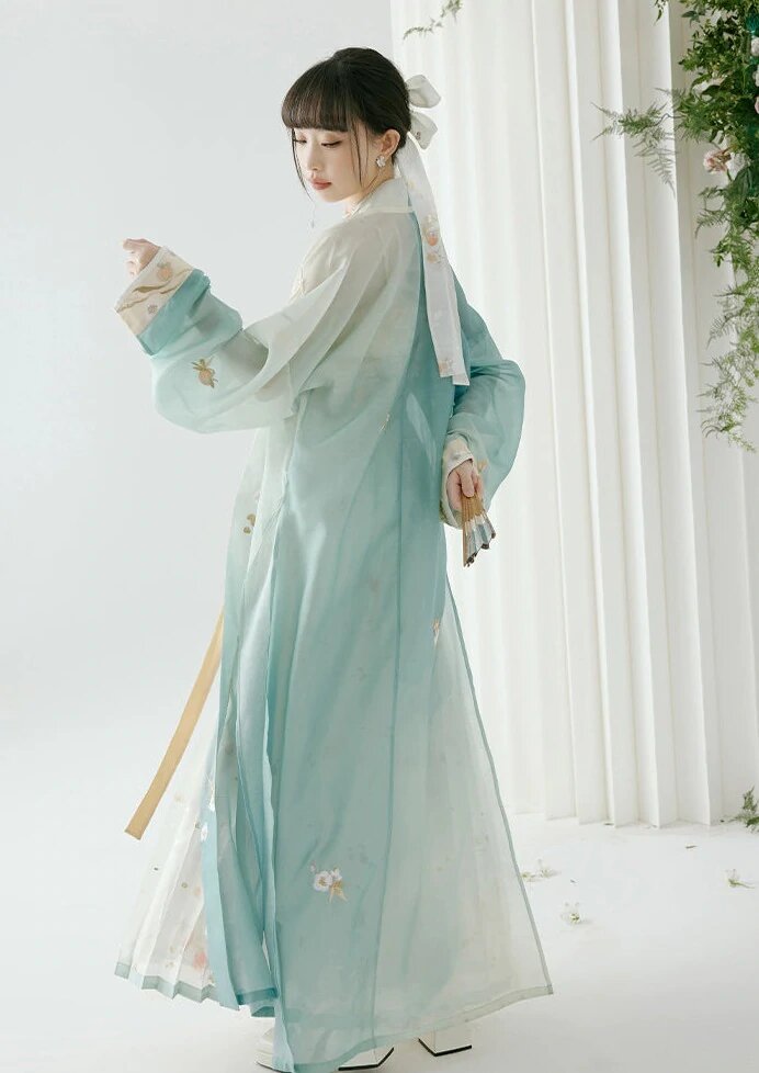 Lace-Adorned Womens Cheongsam:A Blend of Tradition and Modernity Lace-Adorned Womens Cheongsam:A Blend of Tradition and Modernity