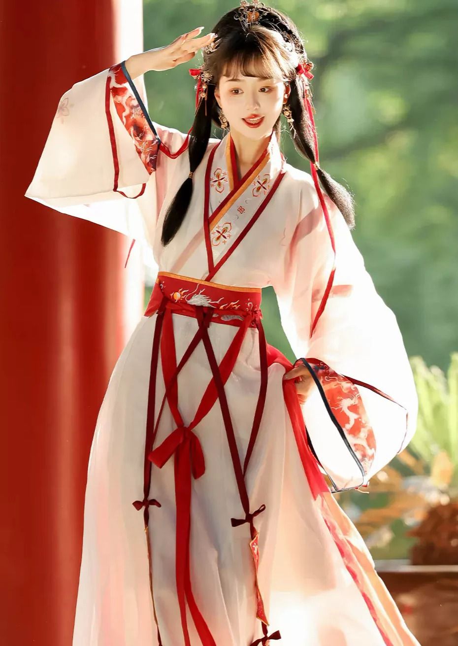Poetic Splendor and the Revival of Hanfu:A Cultural Celebration in the Poetry Festival